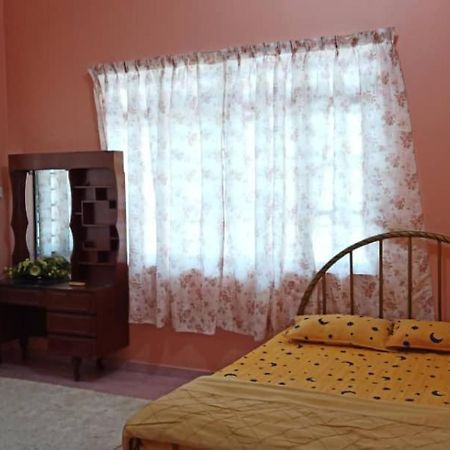 Homestay Zahra Sri Bayu Cherang Ruku Екстер'єр фото