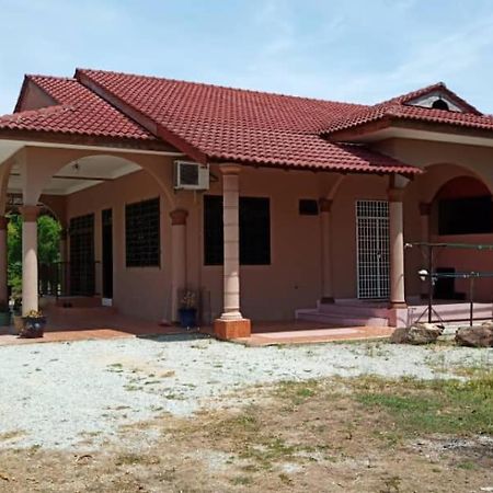 Homestay Zahra Sri Bayu Cherang Ruku Екстер'єр фото
