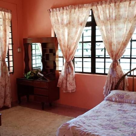 Homestay Zahra Sri Bayu Cherang Ruku Екстер'єр фото