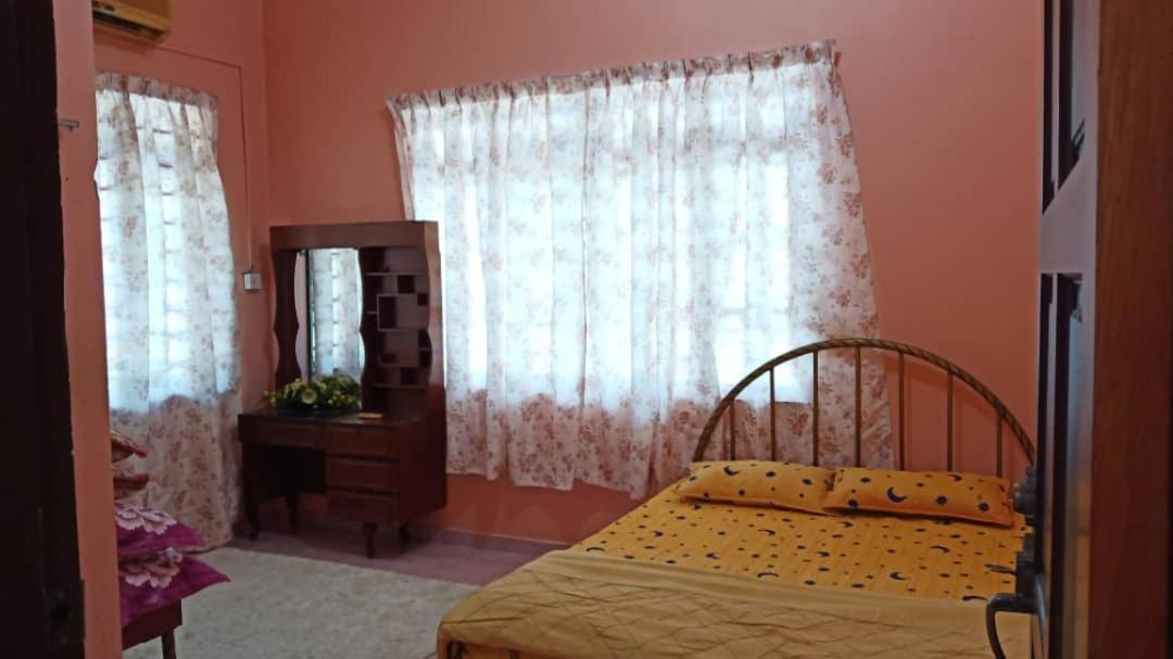 Homestay Zahra Sri Bayu Cherang Ruku Екстер'єр фото