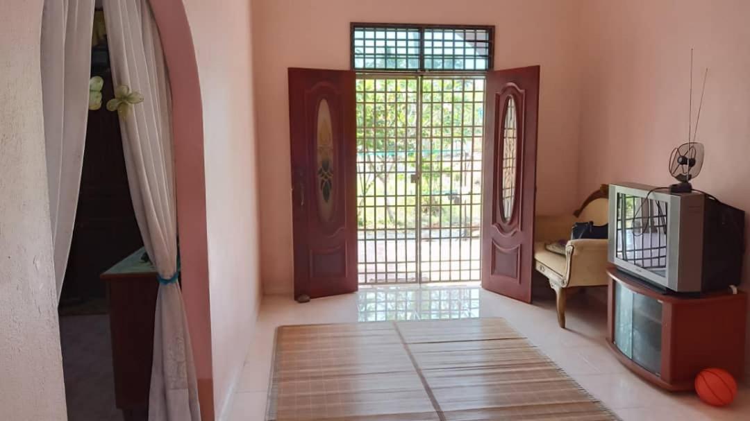Homestay Zahra Sri Bayu Cherang Ruku Екстер'єр фото