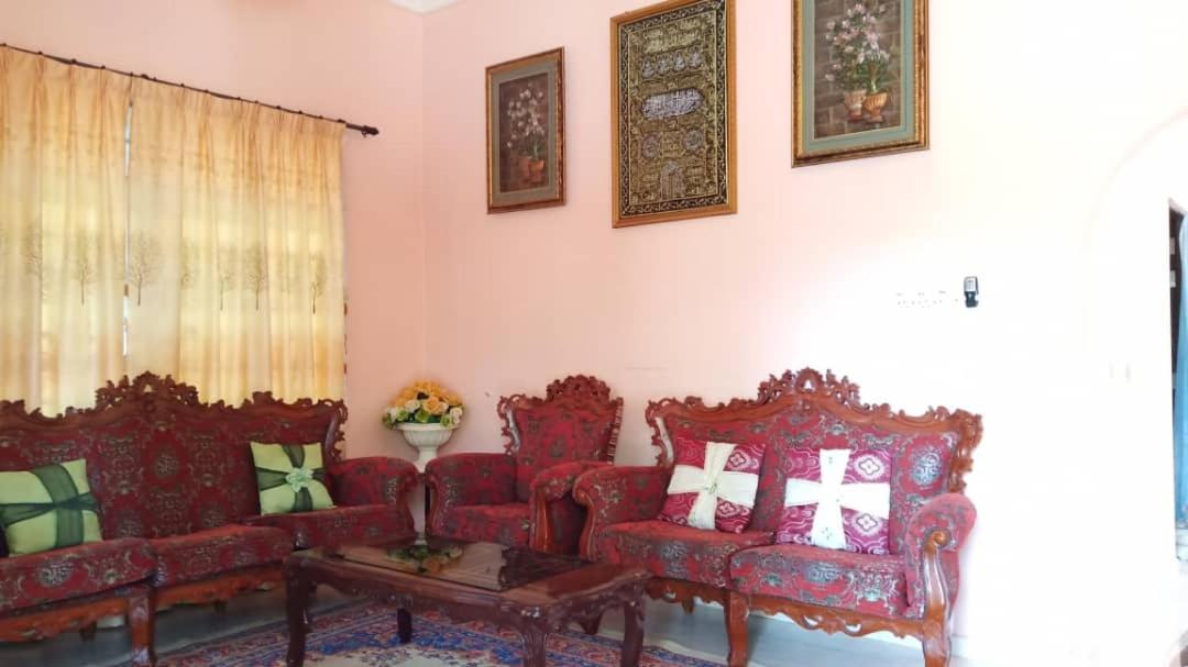 Homestay Zahra Sri Bayu Cherang Ruku Екстер'єр фото