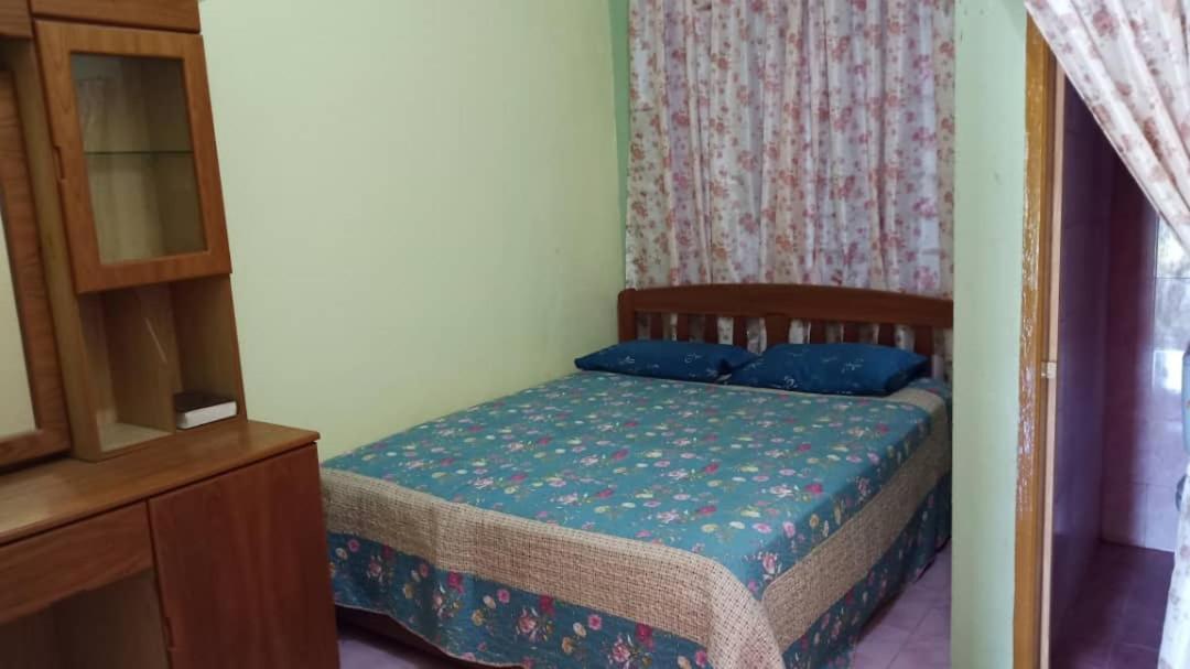Homestay Zahra Sri Bayu Cherang Ruku Екстер'єр фото